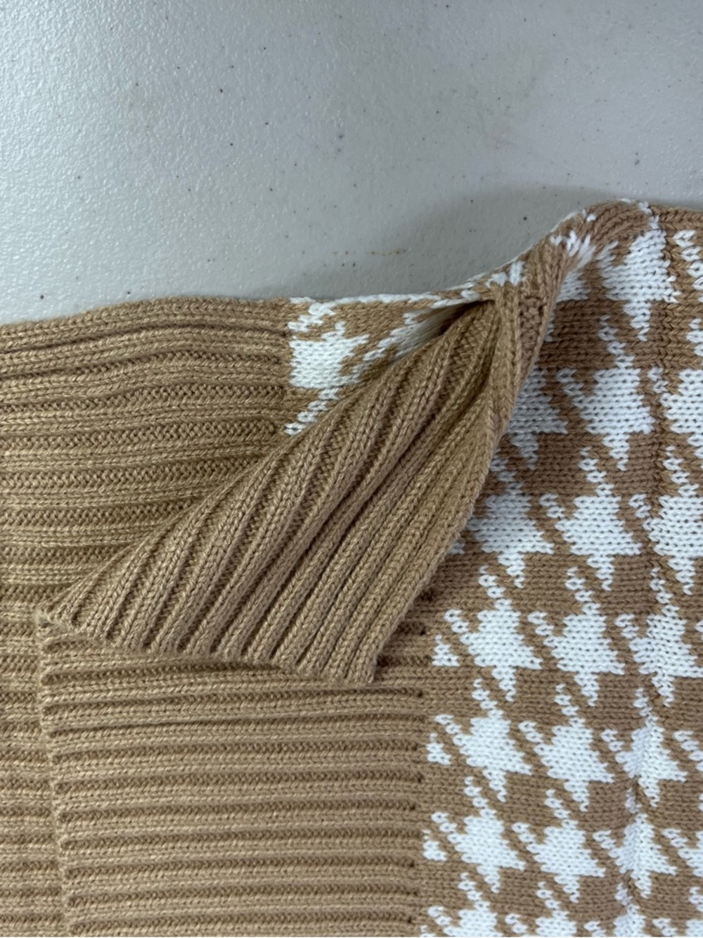 Women's Oversized Houndstooth V-Neck Sweater Vest - Camel/White - Picture 8 of 10